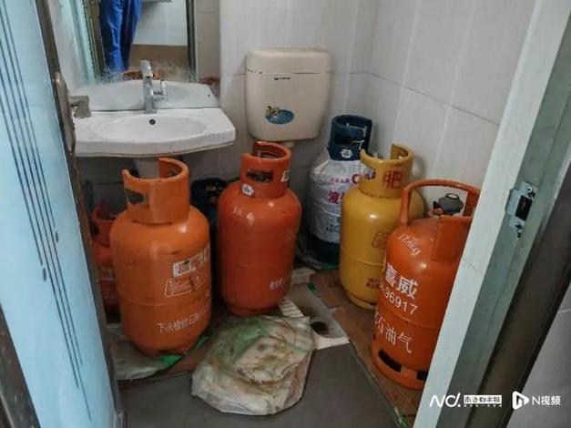 执法人员共清点出液化石油气瓶45个.据透露,在中山市三乡镇泉眼村检查