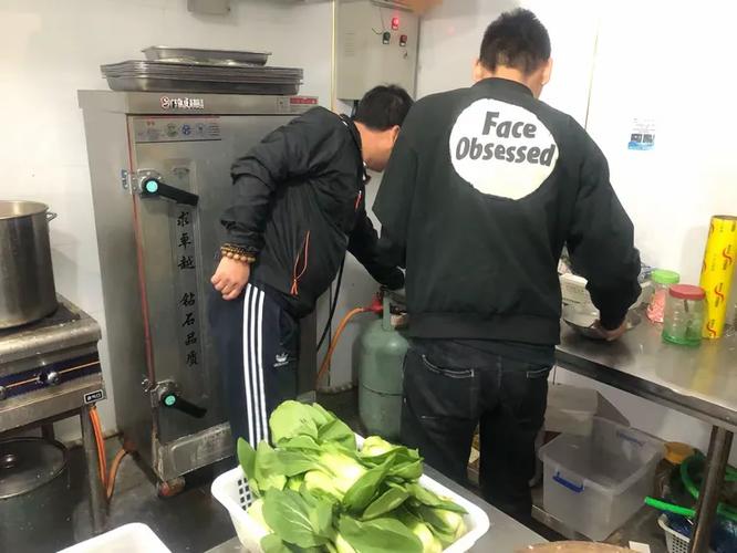 南街办事处开展瓶装液化石油气安全专项活动